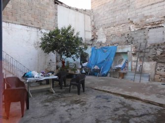KİLİS KÜÇÜK ÇARŞIDA SATILIK HAVUŞLU MÜSTAKİL EV