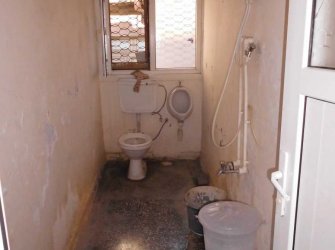 KİLİS KÜÇÜK ÇARŞIDA SATILIK HAVUŞLU MÜSTAKİL EV