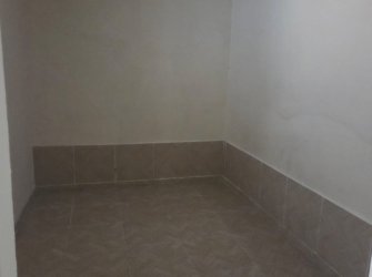 KİLİS'TE KERVAN DÖNER ARKASINDA GİRİŞ KATTA  SATILIK TEMİZ EV
