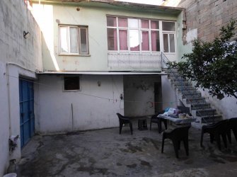 KİLİS KÜÇÜK ÇARŞIDA SATILIK HAVUŞLU MÜSTAKİL EV